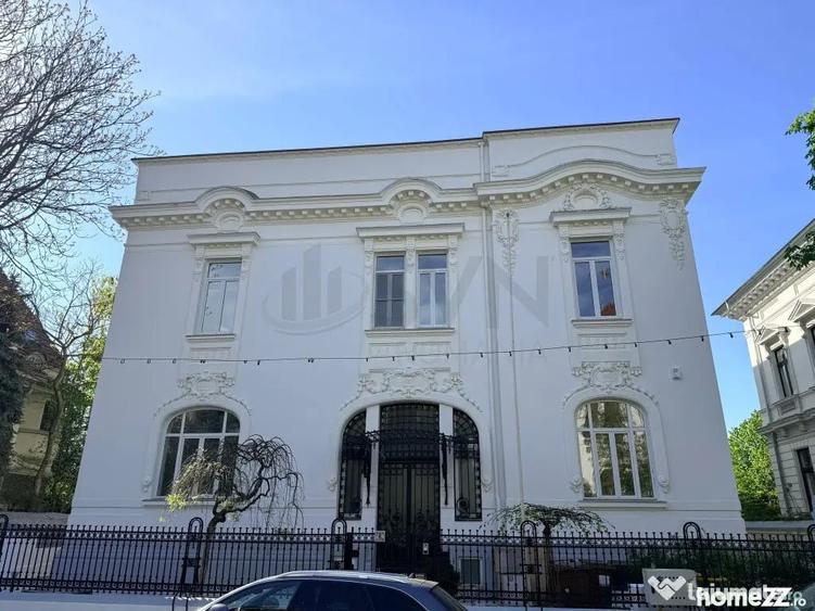 Casă cu 7 camere cu Teren 924 Mp în Ultracentral