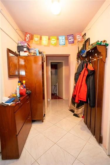 Apartament cu 3 camere decomandat în Dacia