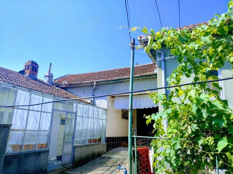 Casă cu Teren 1900 Mp în Zăgujeni