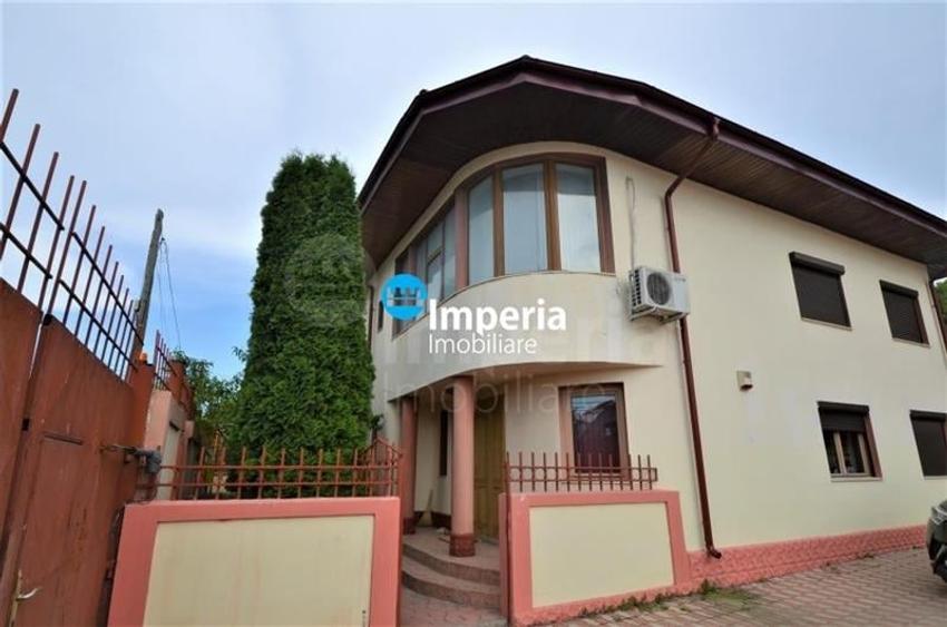 Casă individuală cu 11 camere cu Canalizare în Tomești