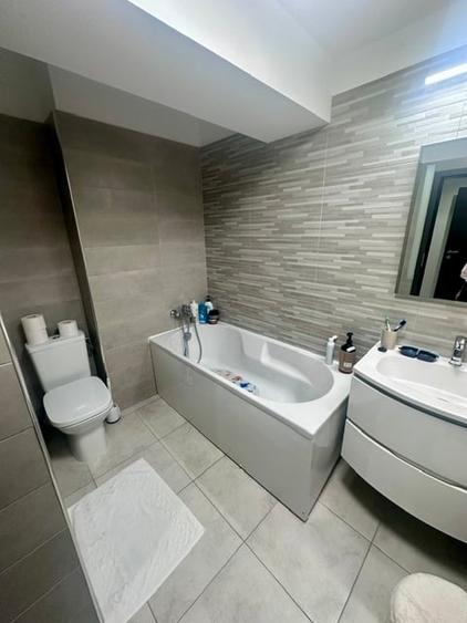 Apartament cu 4 camere decomandat în Drumul Taberei