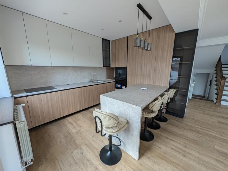 Duplex cu 5 camere cu Canalizare în Otopeni