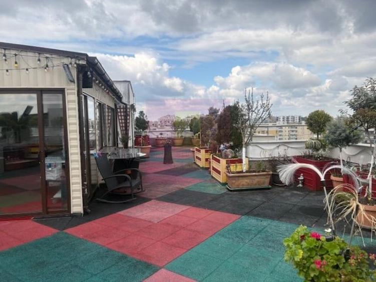 Apartament cu 4 camere decomandat în Titan