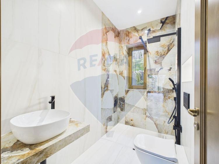 Apartament cu 3 camere decomandat în Calea Moroieni