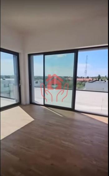 Apartament cu 4 camere decomandat, mobilat în Băneasa