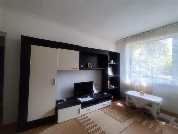 Apartament cu 2 camere semidecomandat, mobilat în Nord