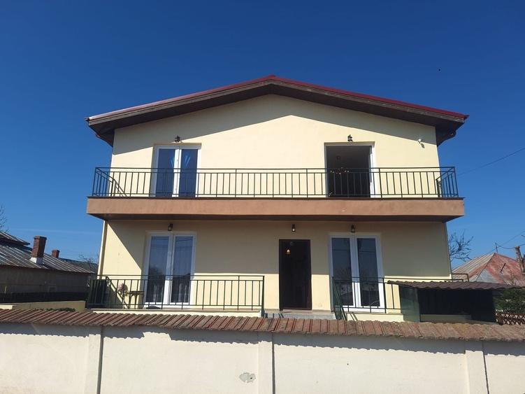 Casă individuală cu 6 camere cu Canalizare în Balotești