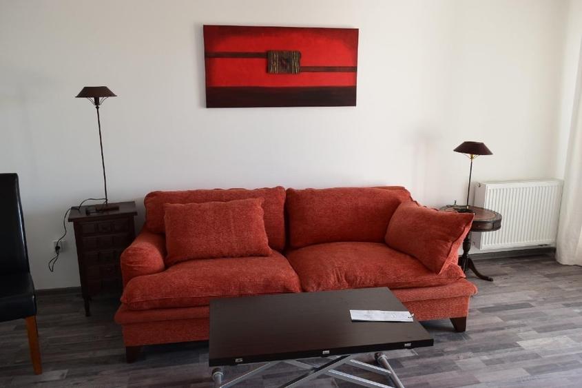 Apartament cu 2 camere decomandat, mobilat în Tractorul