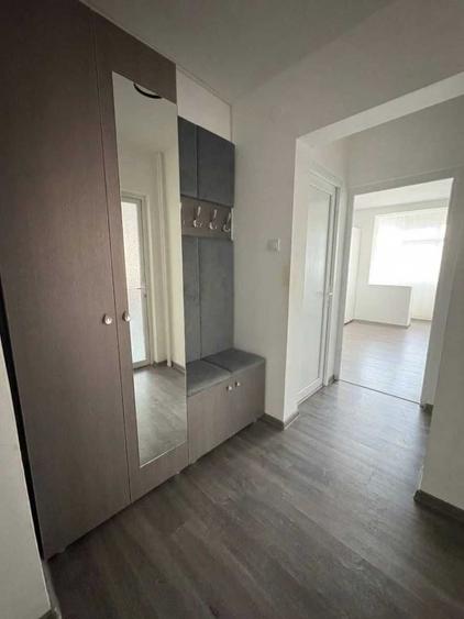 Apartament cu 3 camere semidecomandat în Trivale