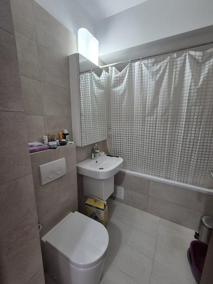Apartament cu 3 camere semidecomandat în Națiunile Unite