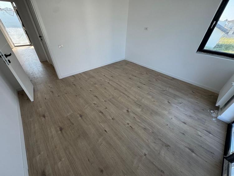Casă individuală cu 6 camere cu Canalizare în Central