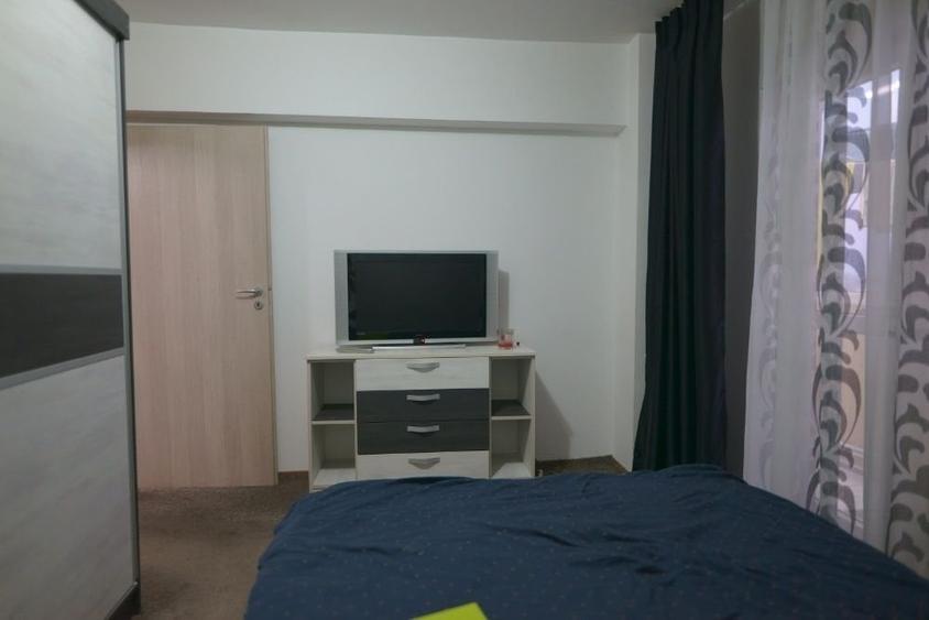 Apartament cu 2 camere semidecomandat, mobilat în 13 Septembrie