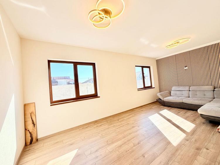 Duplex cu 5 camere cu Canalizare în Dumbrăvița