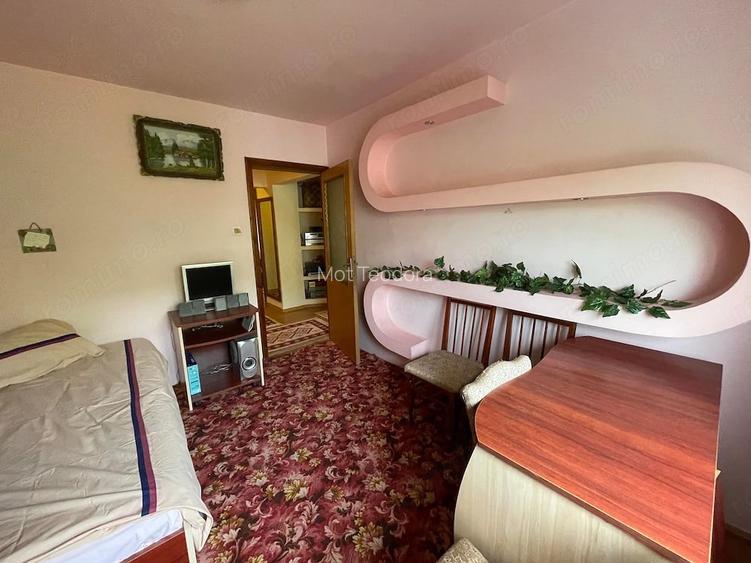 Se cauta 1 fata sau 2 fete pentru un apartament cu 4 camere 86 mp