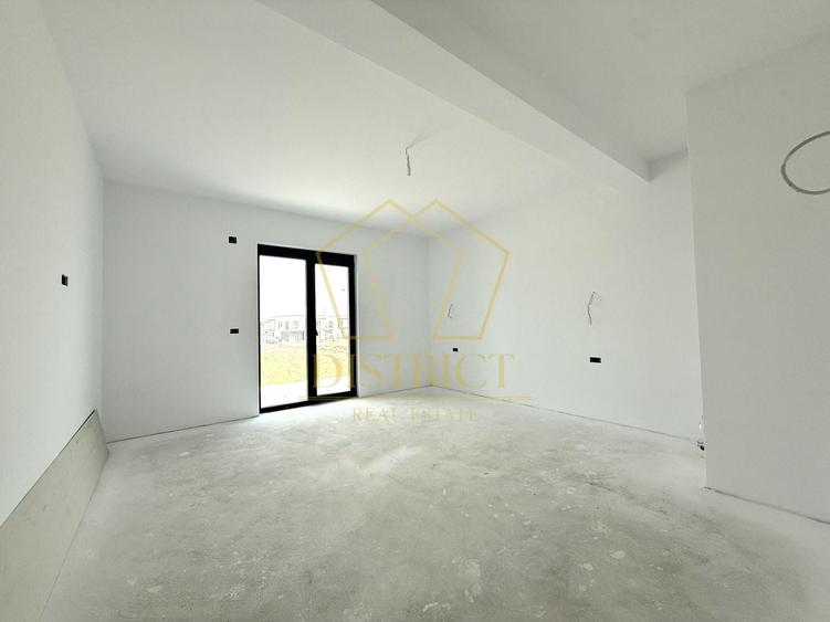 Duplex cu 4 camere cu Canalizare în Covaci