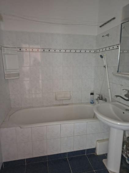 Apartament cu 3 camere semidecomandat în Tomis I