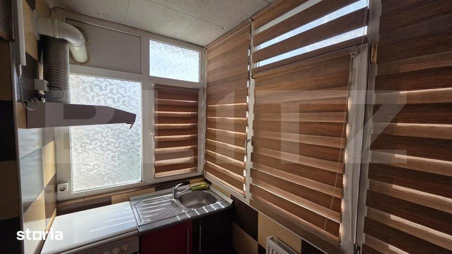 Apartament cu 3 camere decomandat în Craiovița Nouă