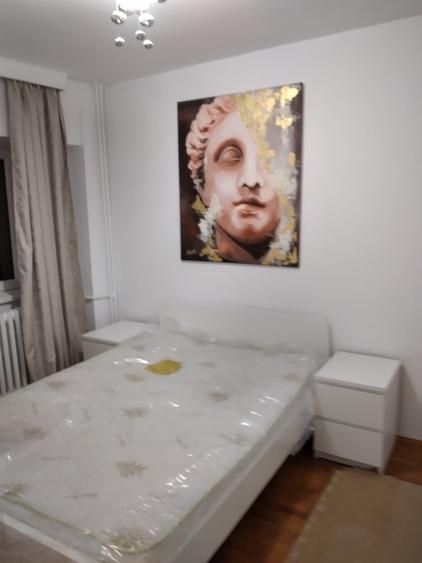 Apartament cu 3 camere decomandat în P-ța Dorobanți