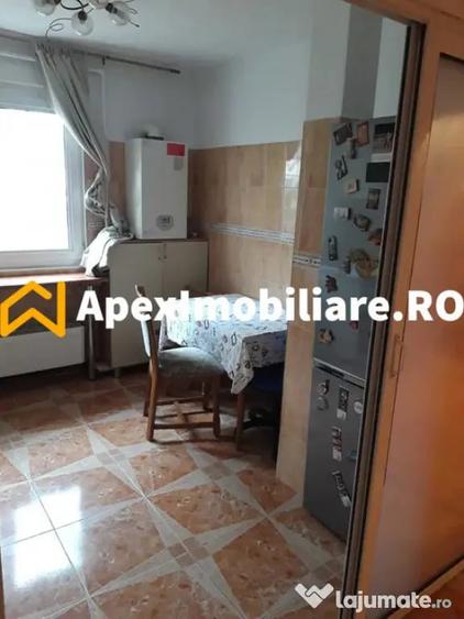 Apartament cu 3 camere decomandat în Berceni