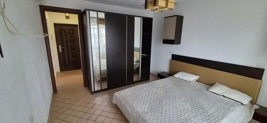 Apartament cu 3 camere semidecomandat în Crâng