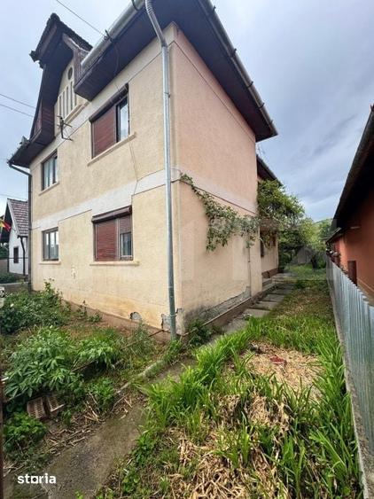 Casă cu 6 camere cu Teren 1060 Mp în Central
