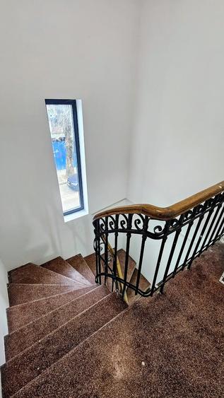 Casă individuală cu 8 camere cu Canalizare în Eminescu