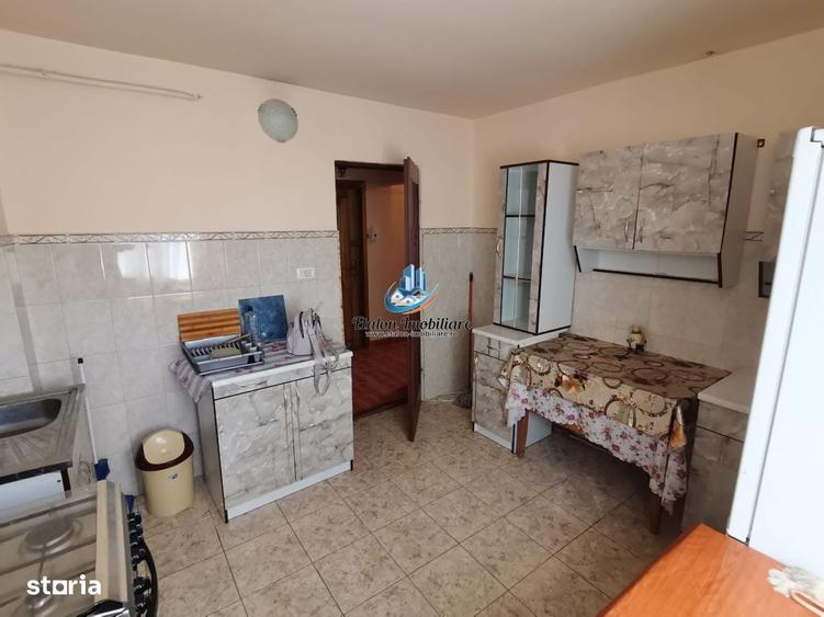 Apartament cu 3 camere semidecomandat în Dărmănești