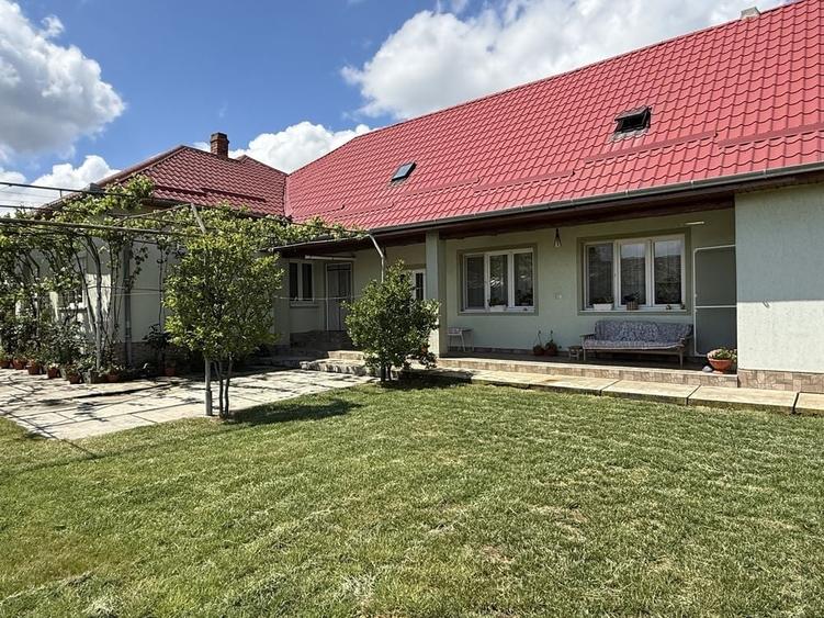 Casă cu 4 camere cu Teren 1439 Mp în Central