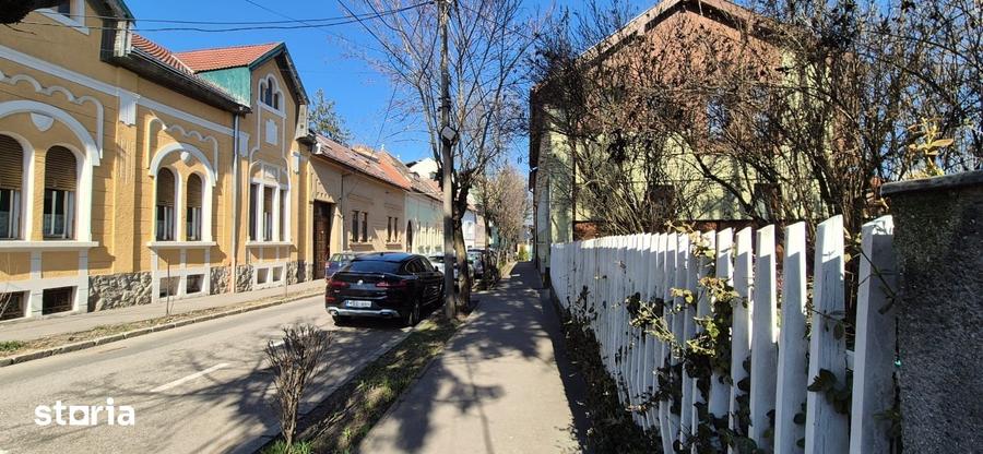 Teren de 640 mp, în Central