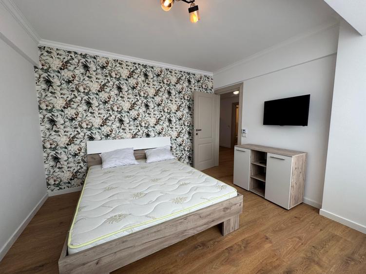 Apartament cu 3 camere semidecomandat în Vișani