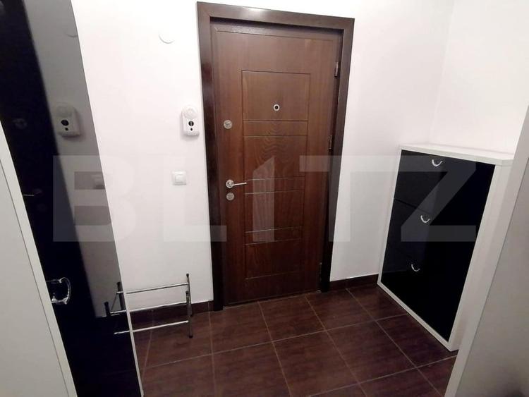 Apartament cu 4 camere decomandat, mobilat în Calea București