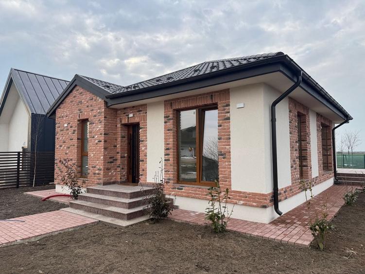 Casă individuală cu 4 camere cu Canalizare în Corbeanca