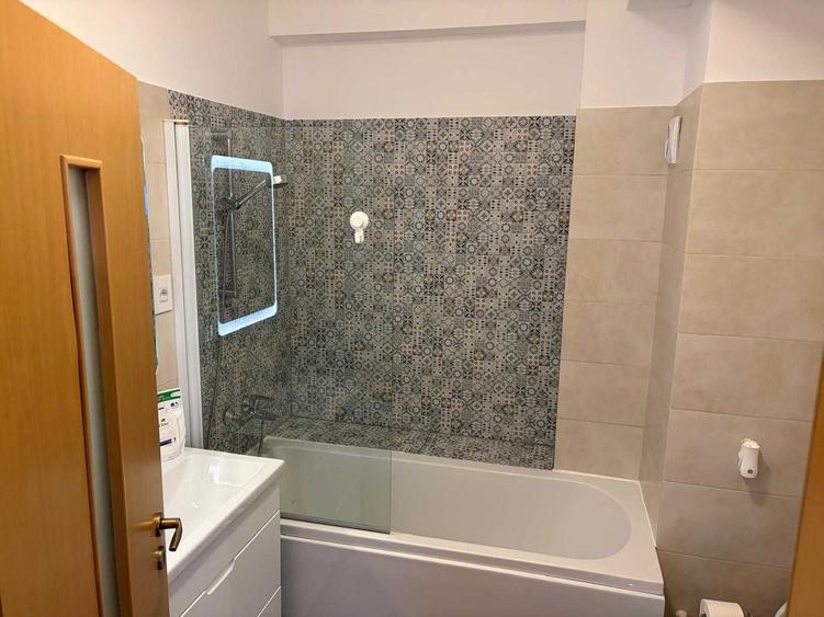 Apartament cu 3 camere decomandat în Torontalului