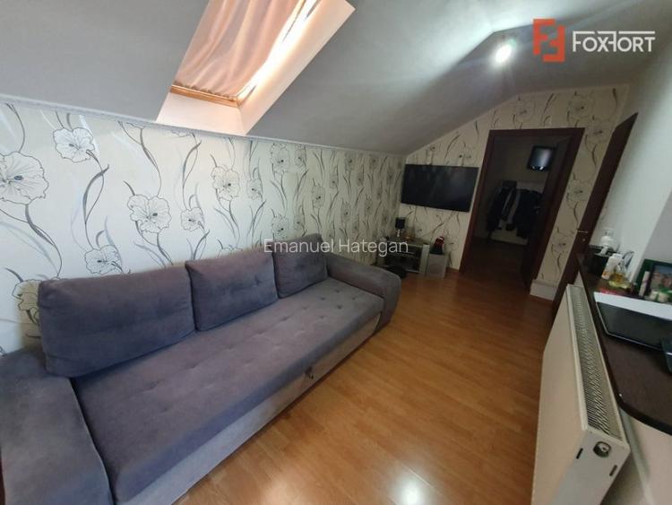Apartament de vanzare cu 2 camere si balcon, zona Shopping C