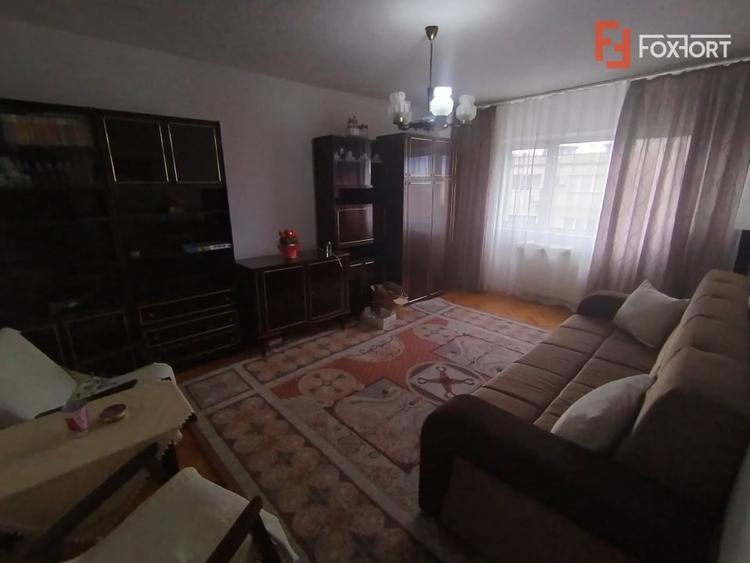Apartament cu 3 camere decomandat, mobilat în Girocului