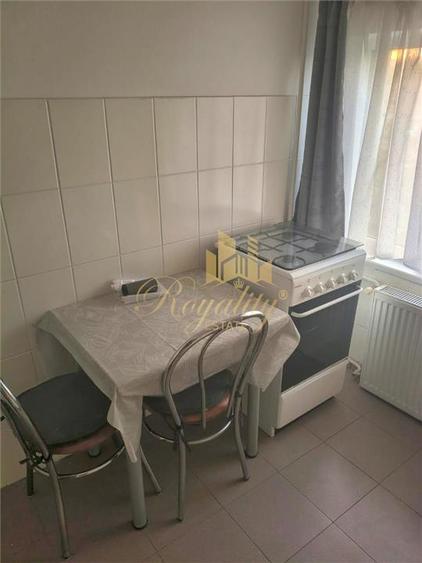 Garsonieră decomandată, mobilată în Complex Studențesc
