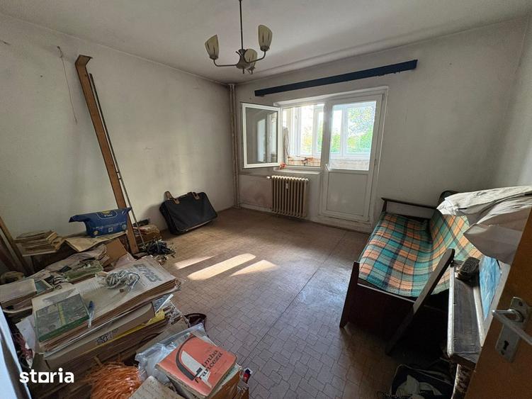 Apartament cu 3 camere decomandat în Tei