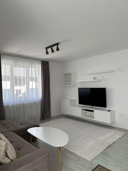 Apartament cu 3 camere decomandat în Florești