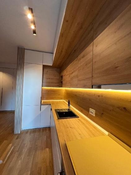 Apartament cu 2 camere semidecomandat, mobilat în Central