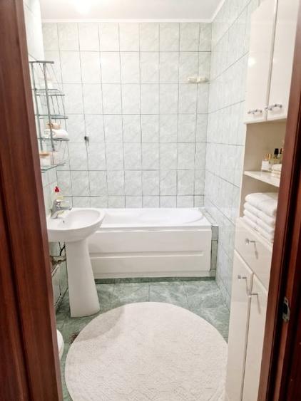 Apartament cu 3 camere decomandat, mobilat în Lujerului