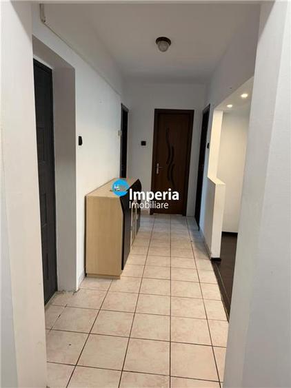 Apartament cu 3 camere decomandat în Aeroport