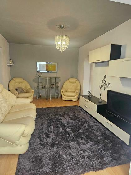 Apartament cu 3 camere semidecomandat în Nord