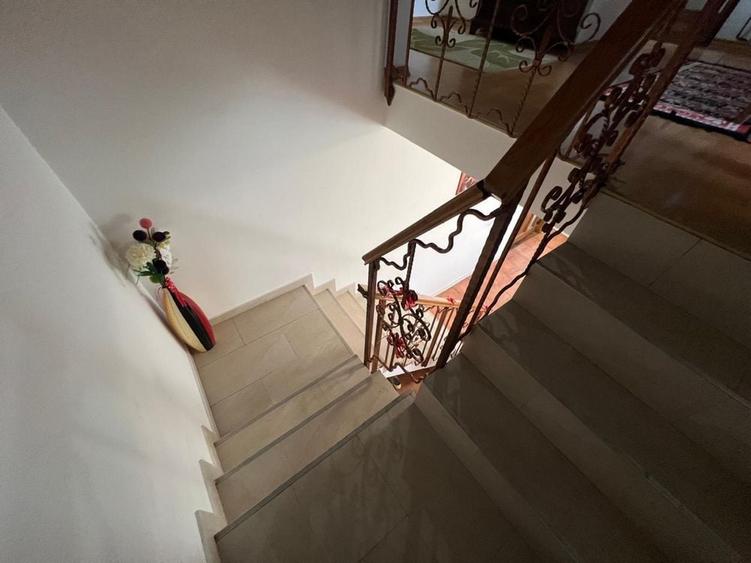 Casă cu 4 camere în Independența