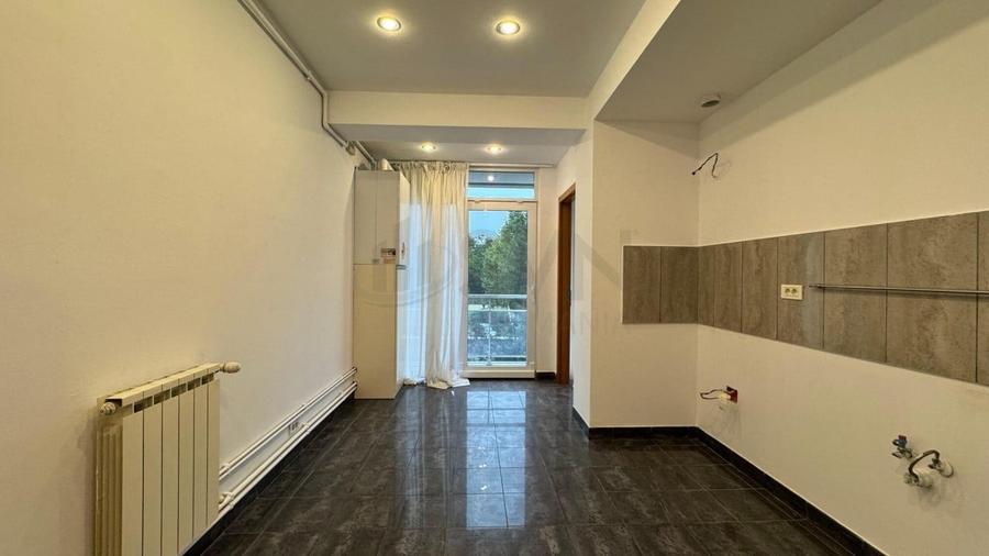 Apartament cu 5 camere decomandat în Primăverii