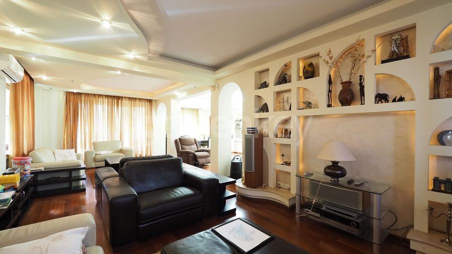 Vila cu 9 camere, 5 bai | D+P+1+M | 416mp teren - 1