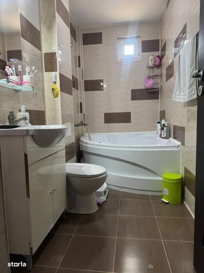 Apartament cu 3 camere decomandat în Iosia