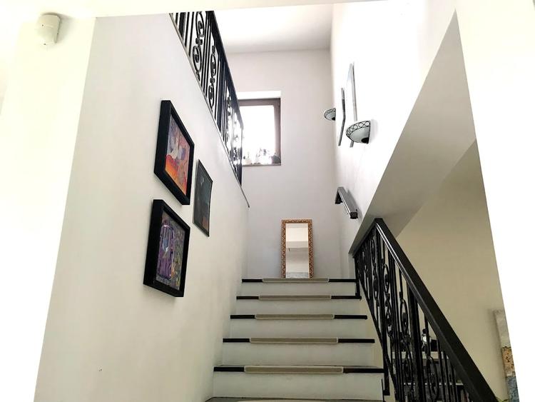 Casă cu 5 camere cu Teren 450 Mp în Corbeanca