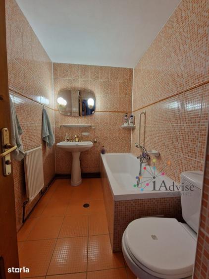 Apartament cu 4 camere decomandat în Noua