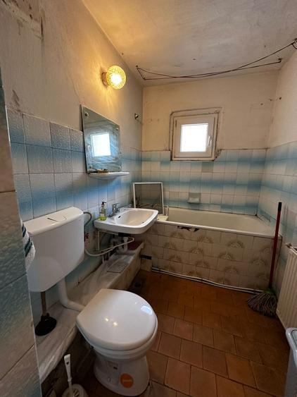 Apartament cu 4 camere decomandat în Cug