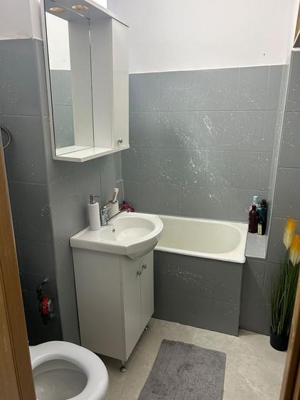Apartament cu 2 camere decomandat în Berceni